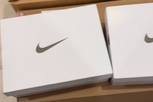 詹姆斯晒开箱与俄亥俄州大橄榄球队联名球鞋：我更想再次上阵了！