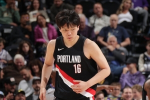 刘维伟：今天开拓者应该不会太多用小阵容了 快船也有两个大中锋