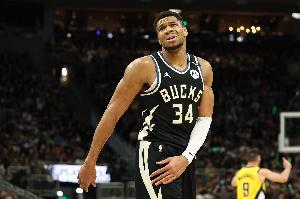 无力回天！字母哥出场32分钟13中8 砍下26分11板8助！