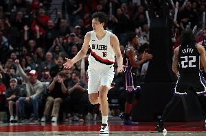 美记：开拓者下放杨瀚森令人意外 但这对成长很重要 球队仍看好他