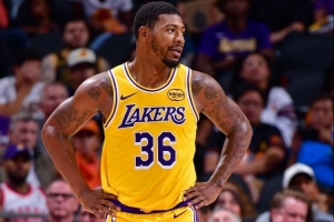 各进一球！拉拉维亚&斯玛特效率都不高 半场合计得5分