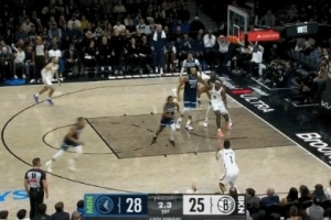 真有谱！篮网最后一个跌跌撞撞差点失误 扎威出手三分压哨追平！