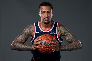 尽力了！科林斯8中5拿到17分4板 上半场15分