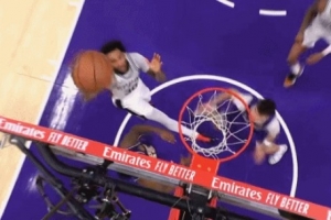 瓦塞尔抢断斯玛特传球 随后面对斯玛特二次进攻将球打进