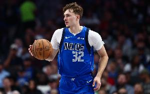 刚18岁！威利·格林：弗拉格本该还在大学 能打NBA已经很了不起