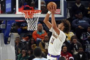 把饼吃明白了！海斯替补4中3拿到9分4板1助